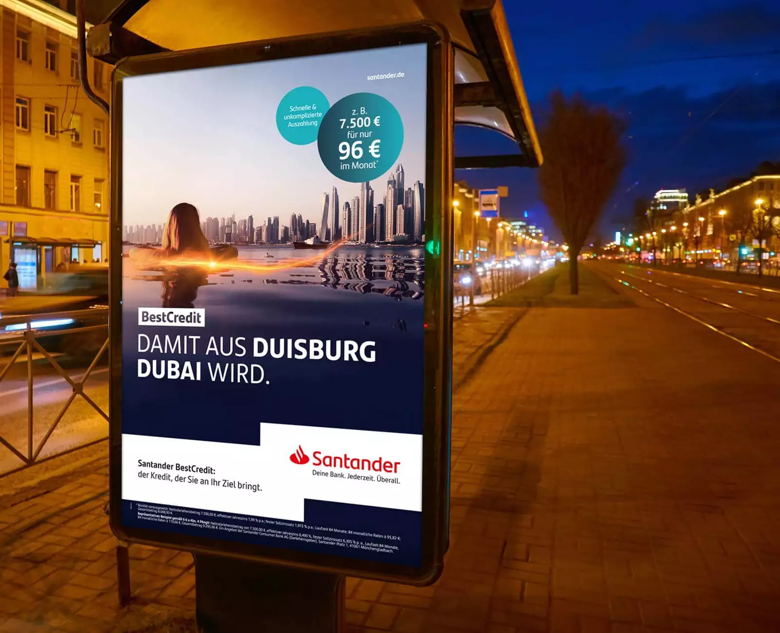 Das Bild zeigt ein Santander Werbeplakat auf einer Werbetafel an einer Bushaltestelle. 